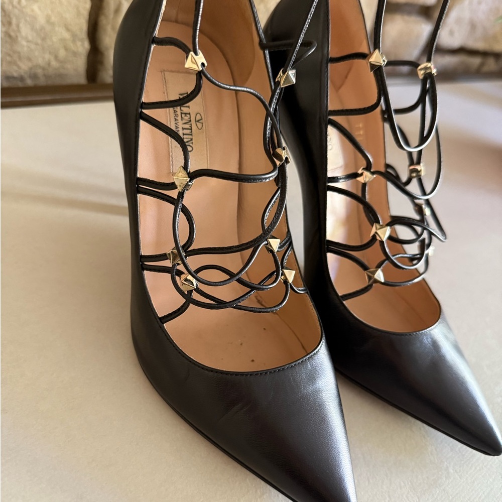 Valentino Black Leather Pointed-Toe Stiletto Pumps - Picture 2 of 9